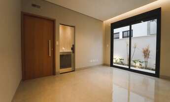 Imagem 2: Casa de condomínio sobrado para venda tem 305 metros quadrados com 4 quartos