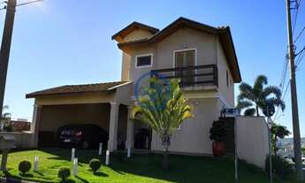 Imagem: Sobrado com móveis planejados e piscina