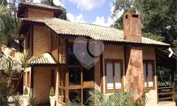 Imagem: Sobrado em estilo rústico na Serra da Cantareira