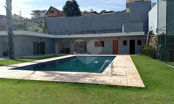 Imagem: Casa com 3 suítes e com piscina a venda
