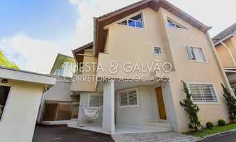 Imagem 2: Excelente sobrado à venda, contendo 3 quartos (sendo 1 suíte), ático completo, 3 va