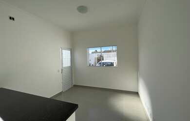 Imagem 6: Linda casa com 03 dor, sendo 01 suíte, instalação para ar condicionado, pintura suvinil, T