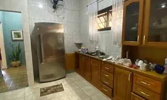 Imagem 3: Aluga-se uma bela casa 04 quartos na rua do restaurante braseiro centro de Campo Grande