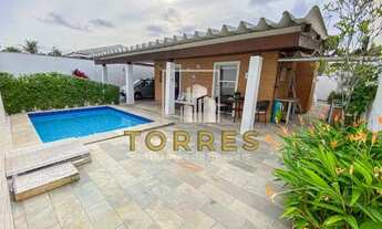 Imagem 2: Casa com área de lazer completa com 5 quartos, piscina, churrasqueira a 200m da Praia da E