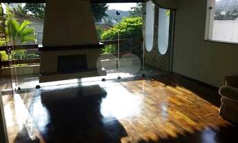 Imagem 2: Casa térrea a venda, com três dormitórios, 5 vagas, piscina, churrasqueira no Jardim Flore