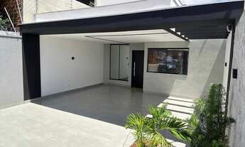 Imagem 6: Casa Moderna com Pé Direito Alto e Amplo Espaço nos Fundos- Direto com Proprietário!