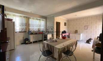 Imagem: Duas casas e salão de festas para moradia