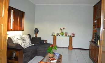 Imagem 7: Casa para venda possui 316 metros quadrados com 5 quartos