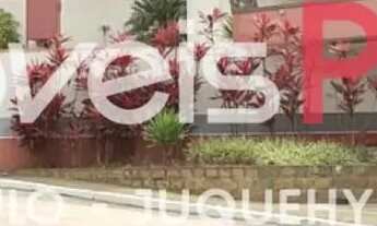 Imagem 2: Reformado, ao lado do CD do GPA