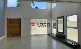 Imagem 2: Casa em Condomínio com 4 suítes, piscina e jardim no Urbanova