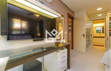 Imagem 5: Casa Residencial de 4 Dormitórios com 2 Suítes no Tristeza, POA Vaga para 3