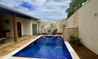 Imagem 2: Aluga-se espaçosa casa térrea no Bairro Recanto dos Pássaros, com 03 Quartos , sala para