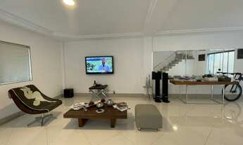 Imagem 3: Casa de condomínio para venda tem 320 metros quadrados com 4 quartos