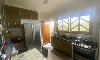 Imagem 4: Sobrado para venda possui 122 metros quadrados com 3 quartos em Aviação - Praia Grande - S