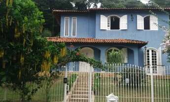 Imagem 2: Ampla Casa em Condomínio de Muito Bom Gosto