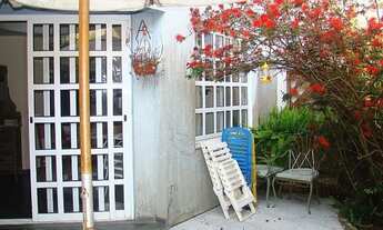 Imagem 3: Pavimento inferior (projeção 50 m² descoberto 36 m²)= escritório, sala de tv, sala de ja