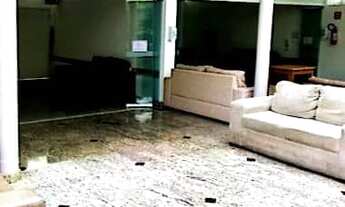 Imagem 4: Vendo Jazigo no cemitério da Paz