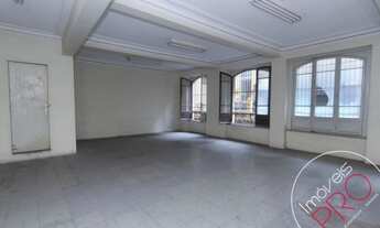 Imagem: Prédio histórico no calçadão com elevador