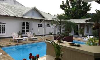 Imagem 3: Excelente casa linear em condomínio de referência em Jacarepaguá com total segurança