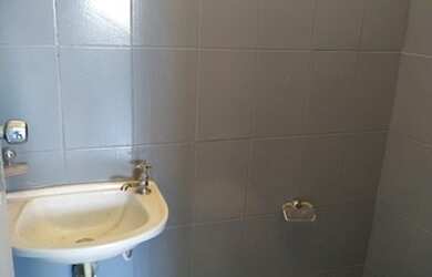 Imagem 3: Sala comercial no setor Oeste próximo a avenida Assis Chateubriand, reformada com piso por