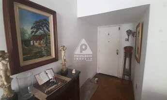 Imagem 2: Amplo apartamento 3 quartos em rua calma nas Laranjeiras