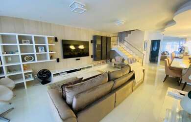 Imagem 5: Casa no condomínio RioMar, venda possui 560 metros quadrados com 4 quartos