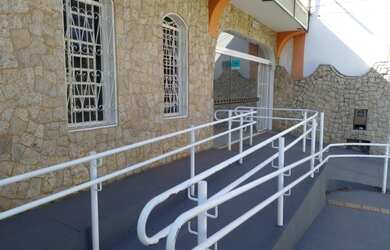 Imagem 2: Casa comercial - Av Brasilusa, 6 salas, 3 banheiros, copa, cozinha