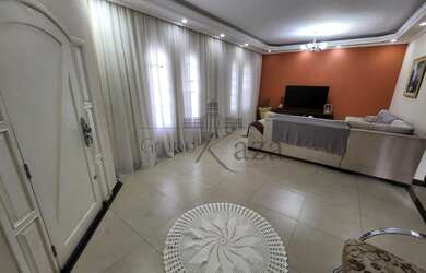 Imagem 4: Casa no Bosque dos Eucaliptos para venda possui 270 metros quadrados com 4 quartos