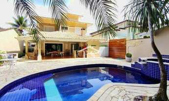 Imagem: Casa com 4 Quartos e 6 banheiros, 331 m²