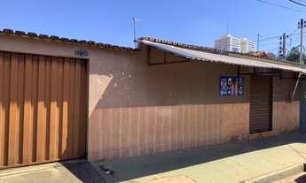 Imagem 2: Casa para venda tem 291 metros quadrados com 6 quartos em Vila Rosa - Goiânia - GO