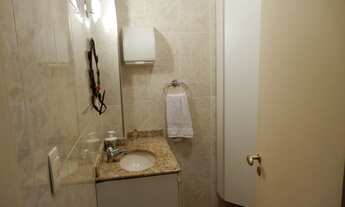 Imagem 2: 2 salas em casa de espaços voltados à saúde e bem estar, com copa, banheiros, ar condic