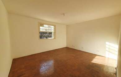 Imagem 3: Sobrado comercial para locação com 117m², 4 salas, copa, 2 banheiros e 1 vaga de garagem