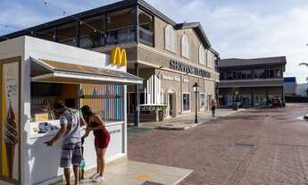 Imagem 3: Lojas comerciais no Shopping Flamingo