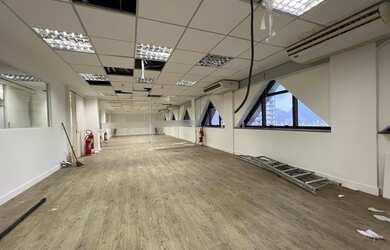 Imagem 2: Andar/laje corporativa para aluguel possui 310 metros quadrados com 7 quartos