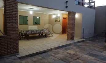 Imagem 5: Casa com 367m, 4 dorms, 4 suítes, 4 vagas de garagem e piscina