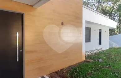 Imagem 3: Casa nova em condomínio na Serra da Cantareira em construção moderna com 3 quartos sendo