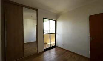 Imagem 3: Apartamento de dois quartos sendo uma suíte, com planejados e vaga de garagem no Santa Hel