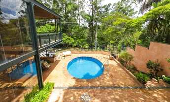 Imagem 3: Casa com projeto de Carlos Bratker com infraestrutura completa