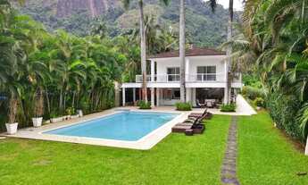 Imagem 2: Linda casa pé na areia com amplo terreno, piscina, 5 suítes