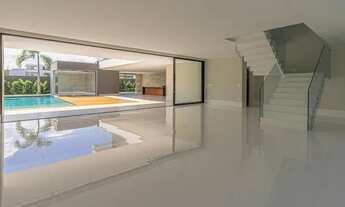 Imagem 3: Casa para venda tem 900 metros quadrados com 5 quartos em Barra da Tijuca - Rio de Janeiro