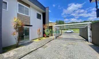 Imagem: Sobrado geminado em condomínio com amplo