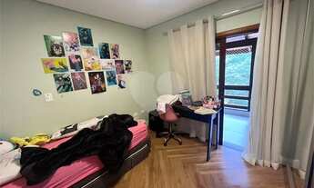 Imagem 5: Linda casa na Serra da Cantareira sendo 4 dormitórios sendo 1 suíte master com hidromassag