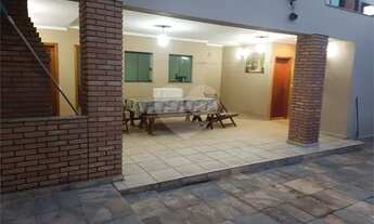 Imagem 7: Casa com 367m, 4 dorms, 4 suítes, 4 vagas de garagem e piscina