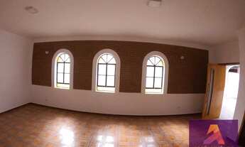 Imagem 5: Casa Térrea extremamente charmosa no Condomínio Jardim das Colinas, bem próxima a praça ce