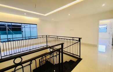 Imagem 2: Casa de condomínio sobrado para aluguel possui 390 metros quadrados com 5 quartos