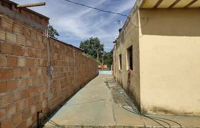 Imagem 4: Vende-se uma casa com um enorme lote