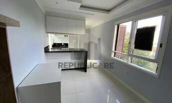 Imagem 7: Apartamento de 1 dormitório totalmente reformado, living 2 ambientes, piso porcelanato.CÓD