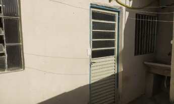 Imagem 2: Aluga-se casa no fundo do terreno