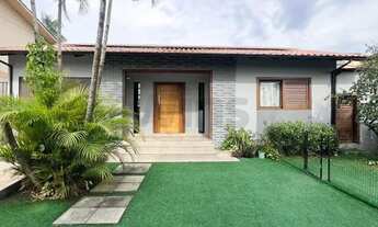 Imagem: Casa com piscina Mobiliada próx. A Unesc