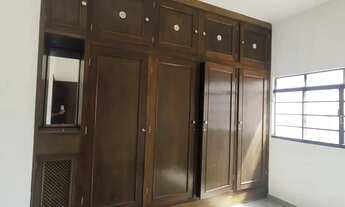 Imagem 2: Sobrado para venda possui 450 metros quadrados com 6 quartos em Monte Castelo - Campo Gran